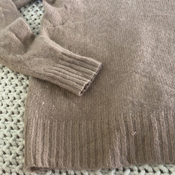 Camel color cashmere v neck - Picture 2 of 5